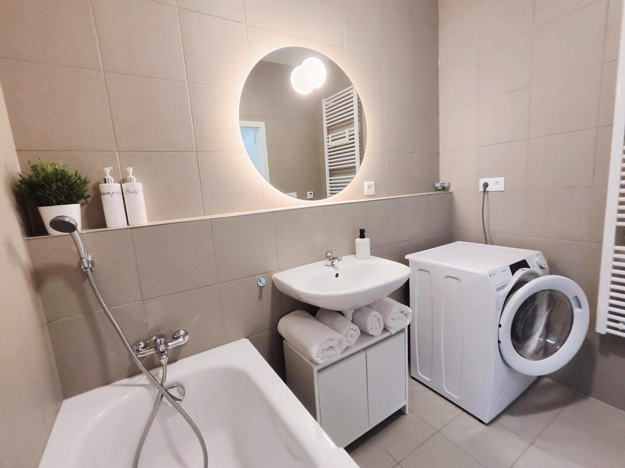 Wings - Brand New - Presidential Garden - Free Parking Apartment Bratislava Ngoại thất bức ảnh